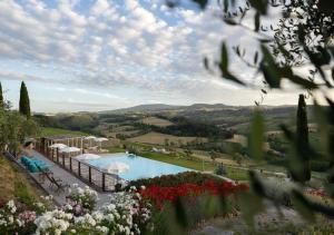The swimming pool at or close to Poderi Arcangelo