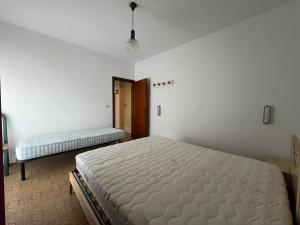 A bed or beds in a room at Altan