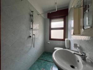 A bathroom at Altan