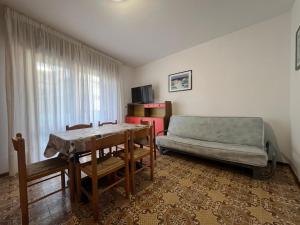 A television and/or entertainment centre at Altan
