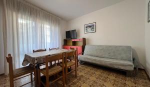 A television and/or entertainment centre at Altan
