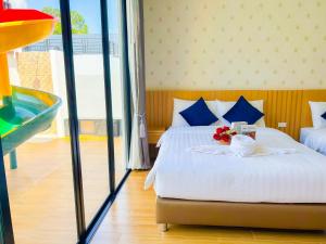 Postel nebo postele na pokoji v ubytování บ้านศิริณ้ชชาพูลวิลล่า b1 + 34 fotografií