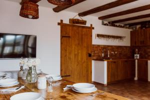 Kuchyň nebo kuchyňský kout v ubytování Apartmány Lešovice