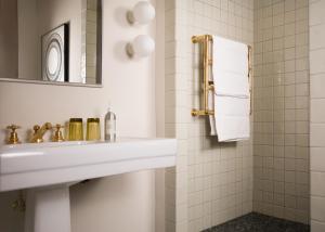 a bathroom with a sink and a mirror at 1 bedroom apartment in central Munich in Munich