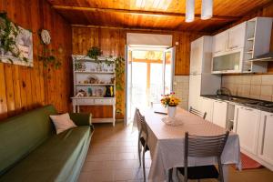 Η κουζίνα ή μικρή κουζίνα στο B&B Chiaro di Luna +14 φωτογραφίες