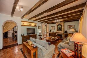 Μια τηλεόραση ή/και κέντρο ψυχαγωγίας στο Luxury Canarian villa with large pool and guesthouse