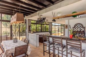 Η κουζίνα ή μικρή κουζίνα στο Luxury Canarian villa with large pool and guesthouse
