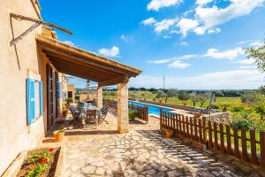 an external view of a villa with a swimming pool at Can Pascual Gran in Manacor