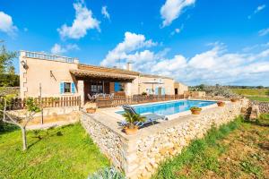 an image of a villa with a swimming pool at Can Pascual Gran in Manacor