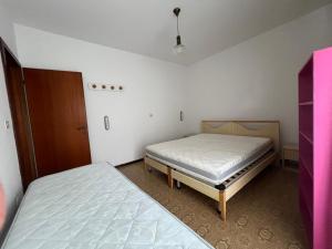 A bed or beds in a room at Altan