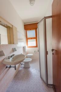 A bathroom at Altan