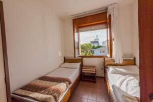 A bed or beds in a room at Altan