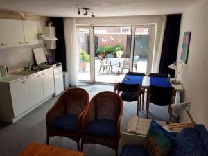 Η κουζίνα ή μικρή κουζίνα στο Apartment In Zentraler Lage, Nahe Strand +8 φωτογραφίες