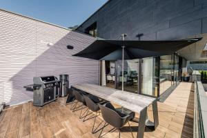 Een balkon of terras bij Luxus Chalet Skilift fußläufig Bergblick & Wellness