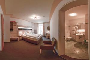 Letto o letti in una camera di Hotel Hirschen