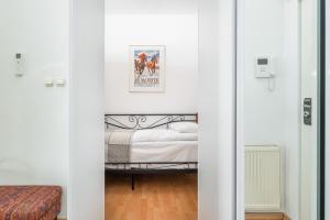 Posteľ alebo postele v izbe v ubytovaní One Bedroom Apartment with Balcony in Poznan by Noclegi Renters
