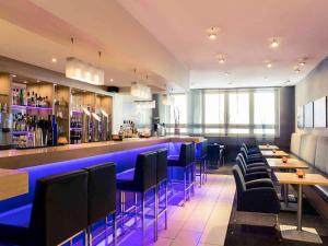 Lounge nebo bar v ubytování Mercure Hotel Duisburg City