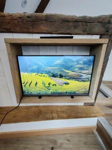 an overhead view of a television in a room at L'Hibou de la Cathédrale - Hyper Centre - Jardin - Wifi in Troyes
