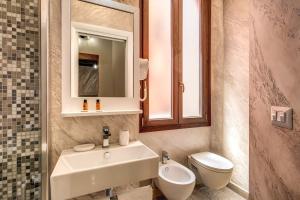 Colosseo Accomodation Room Guest House的一间浴室