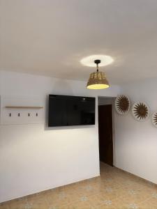 TV a/nebo společenská místnost v ubytování Villa Del Mare