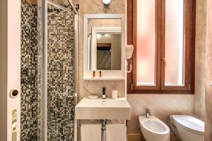 Colosseo Accomodation Room Guest House的一间浴室