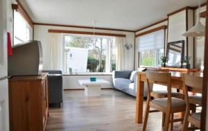 Posezení v ubytování Strandnahes Chalet Mit Überdachter Veranda