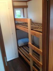 Palanda nebo palandy na pokoji v ubytování Strandnahes Chalet Mit Überdachter Veranda + 5 fotografií