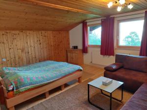A bed or beds in a room at Haus Traunsee Blick