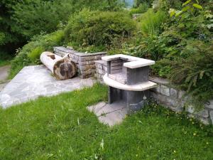 A garden outside Haus Traunsee Blick