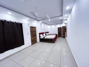Postel nebo postele na pokoji v ubytování Hotel J Garden - Near Sec 137 Metro