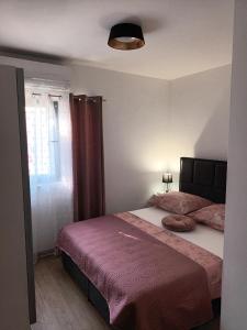 a bedroom with a bed with a pink blanket at Jacuzzi Haus in Posedarje