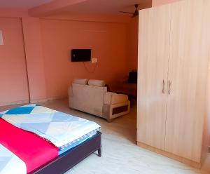 Postel nebo postele na pokoji v ubytování Hotel Sun Plaza- Near Yashobhoomi Convention Centre