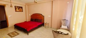 Postel nebo postele na pokoji v ubytování Hotel Sun Plaza- Near Yashobhoomi Convention Centre