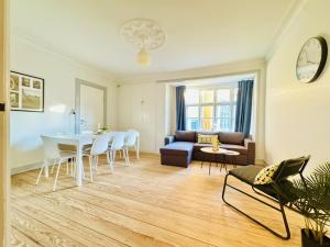Posezení v ubytování aday - Beautiful and Spacious 4 bedroom - Heart of Aalborg