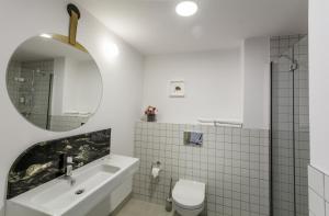 Koupelna v ubytování Antares Hotel