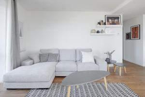 Posezení v ubytování H SUITE3A by Smiling Rentals