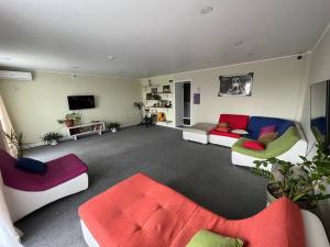TV a/nebo společenská místnost v ubytování Tumar Apart Hotel
