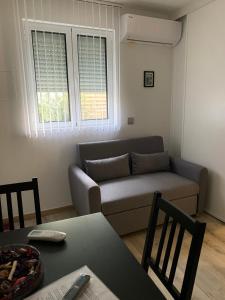Un lugar para sentarse en Studio 1-2 pers - Aéroport CDG , Paris, Parc Expo Villepinte - A L'Ombre du Pin "10"