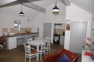Kuchyň nebo kuchyňský kout v ubytování An Creagán Self Catering Cottages