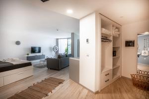 Kuchyň nebo kuchyňský kout v ubytování Payava Hotel by True Blue