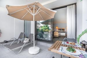 Posezení v ubytování Payava Hotel by True Blue