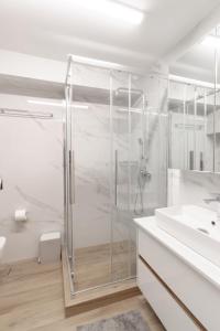 Koupelna v ubytování NAFPAKTOS-luxury suite + 37 fotografií