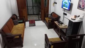 TV a/nebo společenská místnost v ubytování Mahesh Homestay