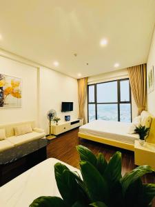 a large room with a bed and a couch at Căn hộ duluxe Masteri Vinhomes oceanpark1 in Gia Lâm Pho