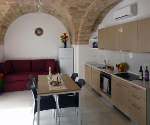 Kuchyň nebo kuchyňský kout v ubytování Residenz Borgo Offida Mit Großem Garten