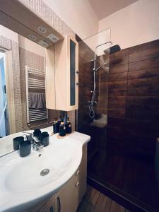 Kúpeľňa v ubytovaní Dorothy apartment near Budapest City Park + 8 fotografií