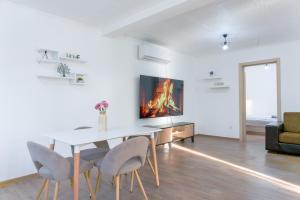 TV a/nebo společenská místnost v ubytování Pool House Paun
