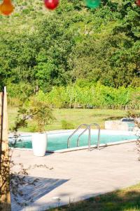 Bazén v ubytování Pool House Paun nebo v jeho okolí