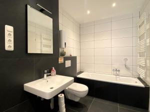 Gallery image of Ferienwohnung Am Weiher Wohnung 4 Für 4 Personen in Nideggen +5 photos