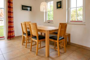 Fotografie z fotogalerie ubytování Urlaub Im Reethaus Delphin Mit Whirlpool Und Sauna v destinaci Beckerwitz